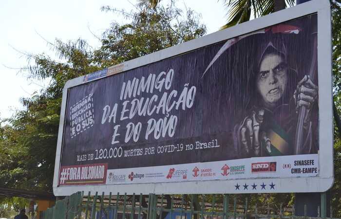 Leia mais sobre o artigo Inquérito contra docente da Ufrpe por outdoor com críticas a Bolsonaro é arquivado